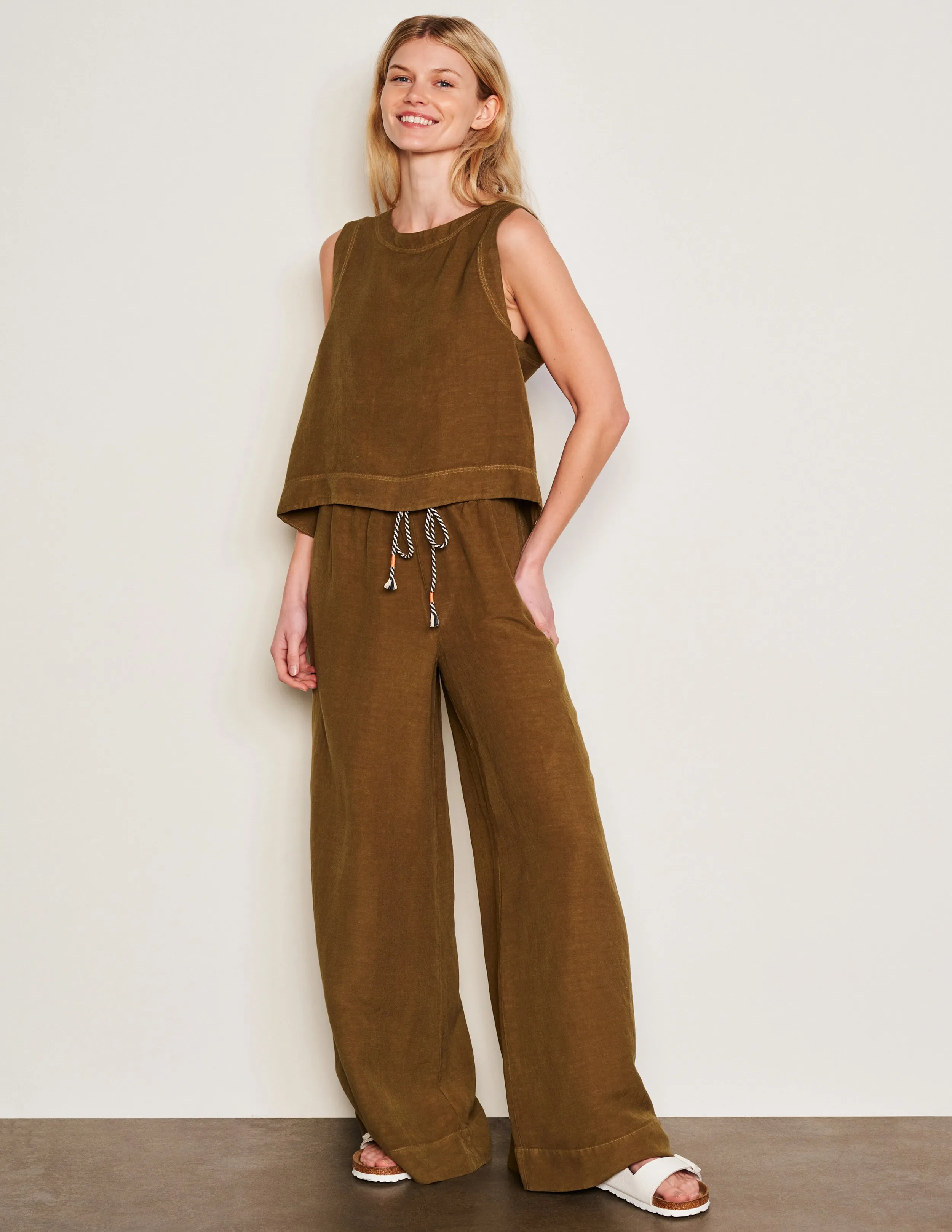 Sundry Wide Leg Pant in Olive